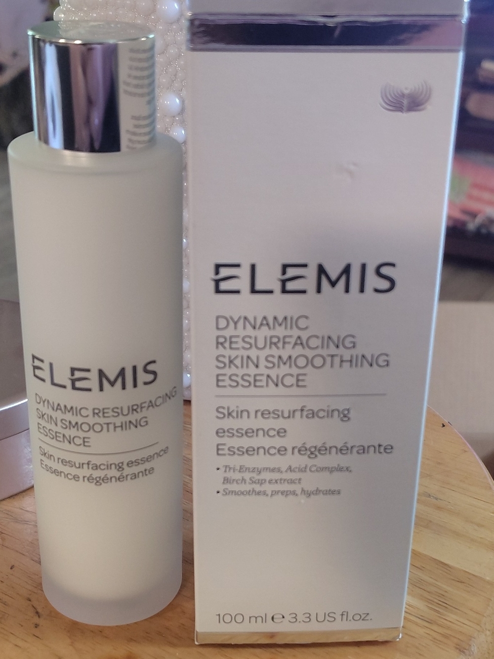 ELEMIS White & Silver Dynamic Resurfacing Skin Smoothing Essence